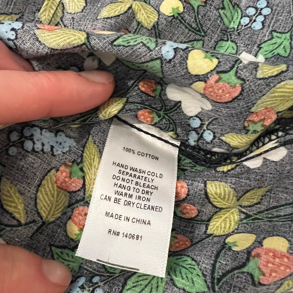 Unique Vintage Strawberry Cotton Print Sleeveless Button Down Blouse Size M - Picture 4 of 12